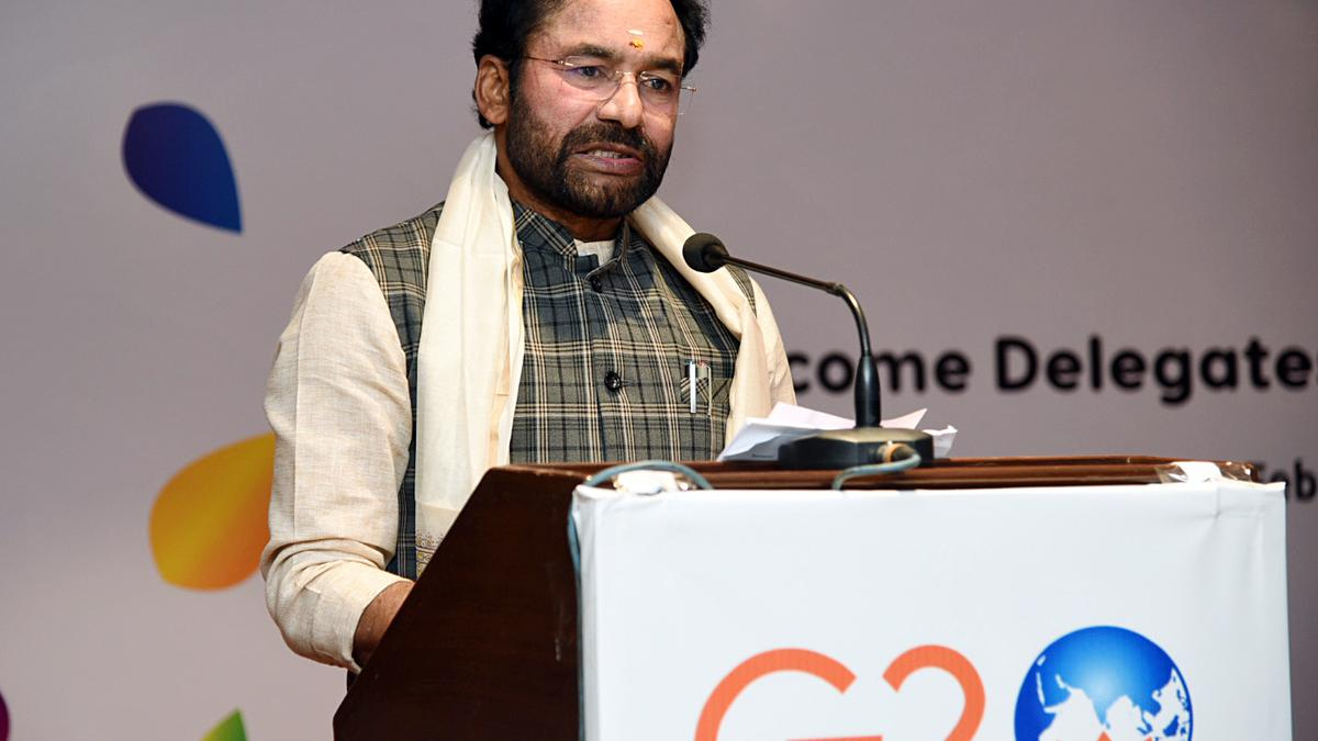 Union Minister: “India’s Textile Industry Witnessing Positive Development”